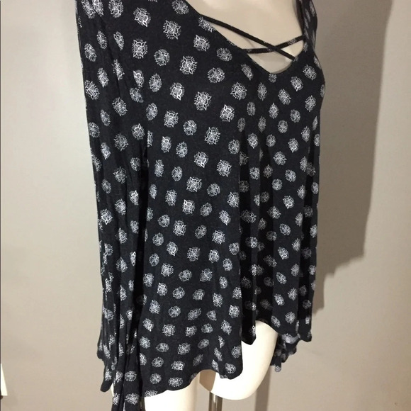 Mudd Long Sleeved Strappy Front Top L - Picture 3 of 7